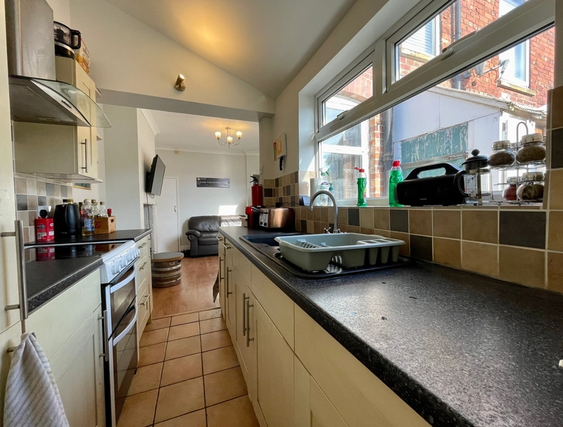 3 Bedroom - Sausthorpe Street - Bills Inclusive - Thumbnail 15